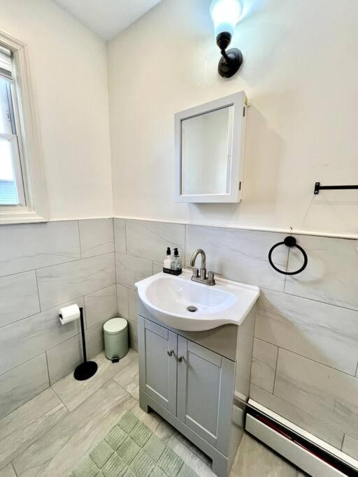 Modern - 3 Bedrooms, 2 Bathrooms Appartement
